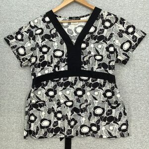 Los Angelas Rose Scrub Top Womens Medium Grey Black Floral Medical Uniform Vet